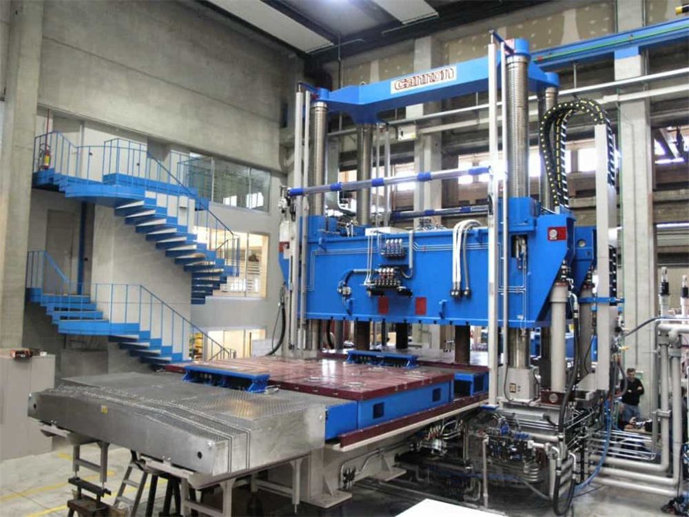 Prensa Cannon para composites